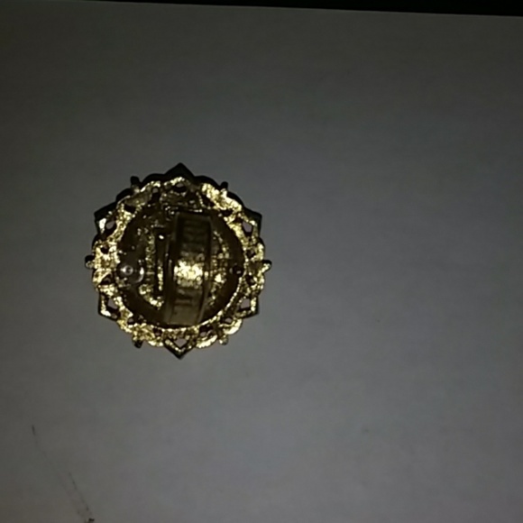 Ring - Picture 3 of 6